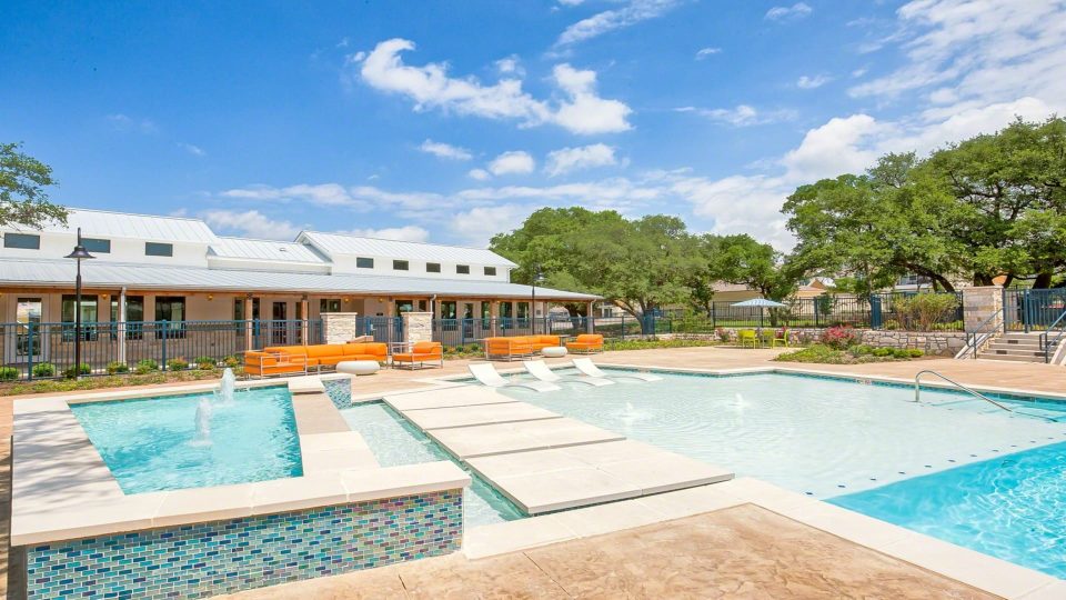 the pool at The Creekside at Kenneys Fort